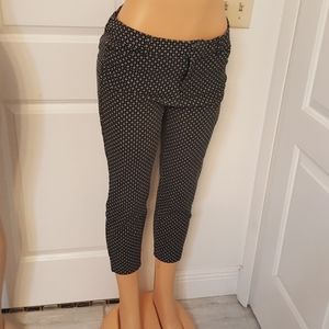 BLACK AND WHITE  WOMEN  CAPRIS 2 SIZE 12 EXCELLENT CONDITION CHECK THE PICTURES.